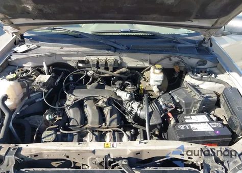 2005 Ford Escape Limited из США, поврежденный, VIN 1FMYU04145KB16304